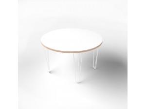 Okrągły stół z powłoką z tworzywa sztucznego i metalowymi nóżkami